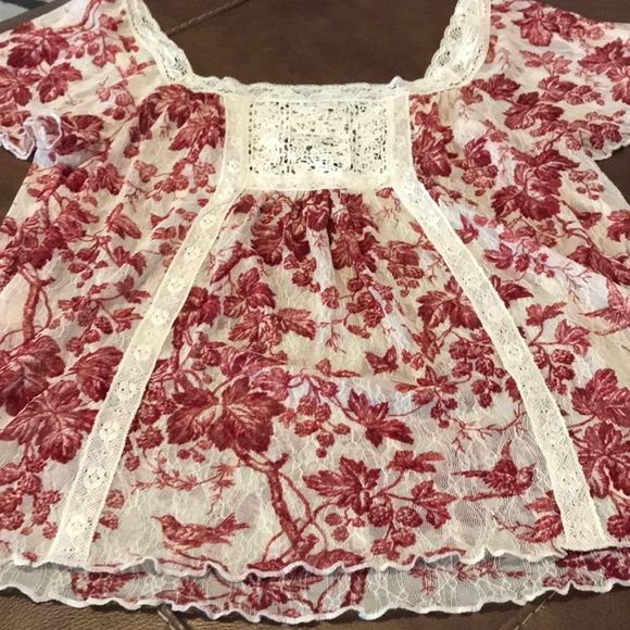 Adorable Ralph Loren  lightweight Flowy top - Picture 3 of 6